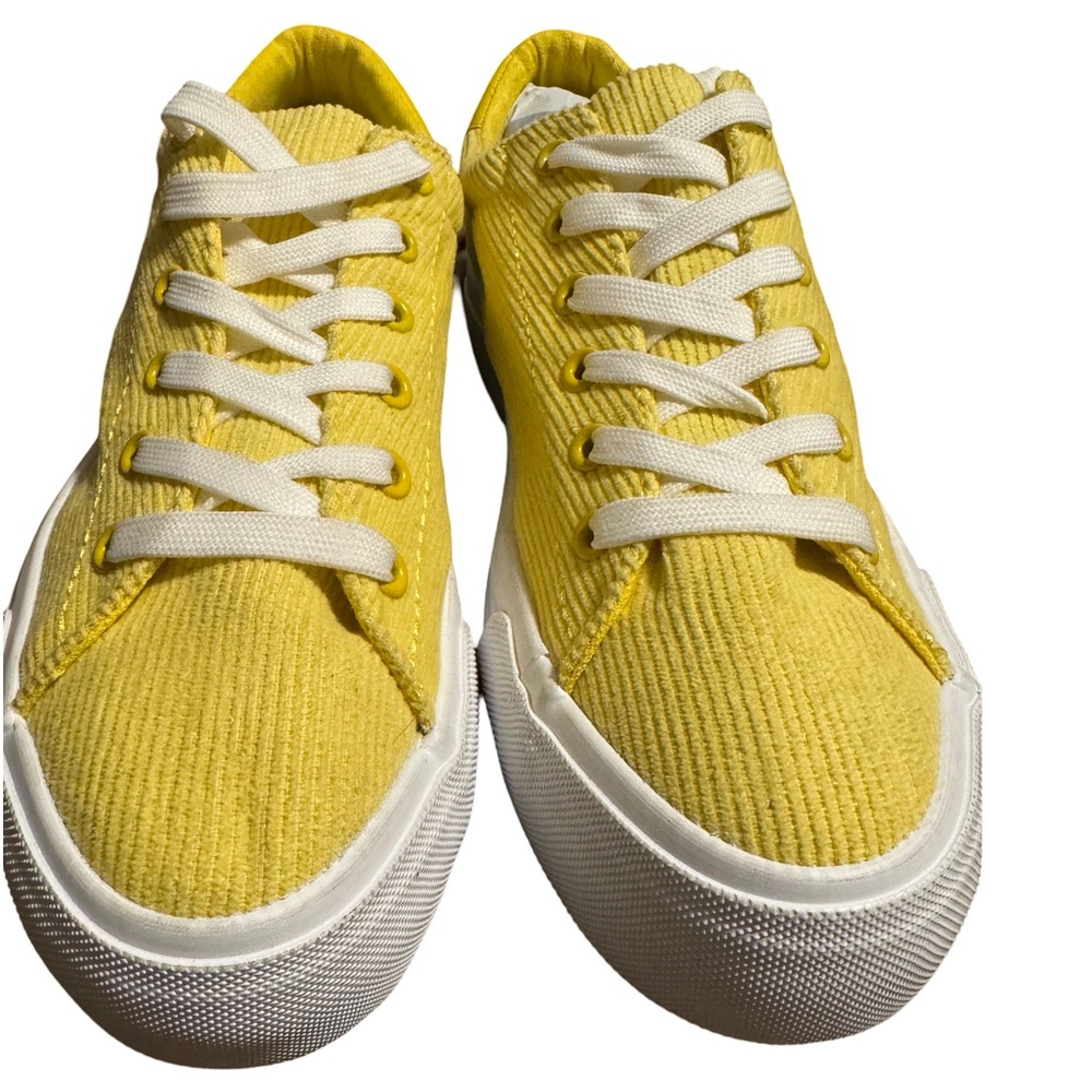 Women's platform sneakers by THATXUAOV